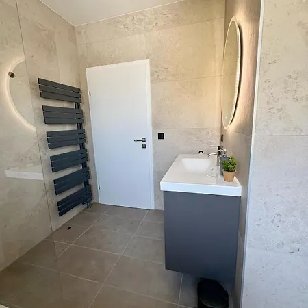 Fresh Upstairs & Free Parking * Грац