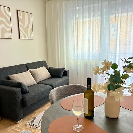 Fresh Upstairs & Free Parking