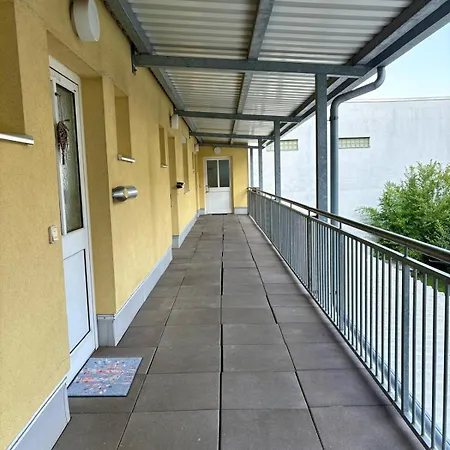 Fresh Upstairs & Free Parking Appartement