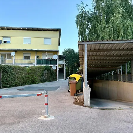 Fresh Upstairs & Free Parking Apartment *