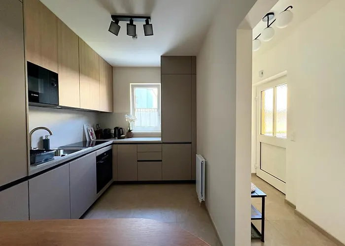 Fresh Upstairs & Free Parking Apartamento